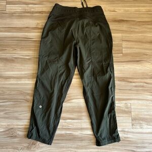 Lululemon Dance Studio Crop *25" joggers